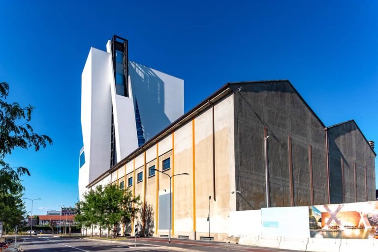 Leggere la città con la fotografia: tra storia, urbanistica e trasformazioni